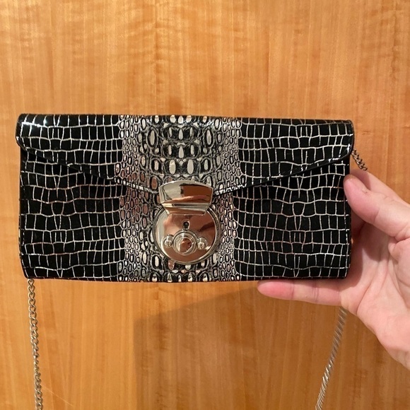 Faux snakeskin clutch purse - Picture 3 of 5